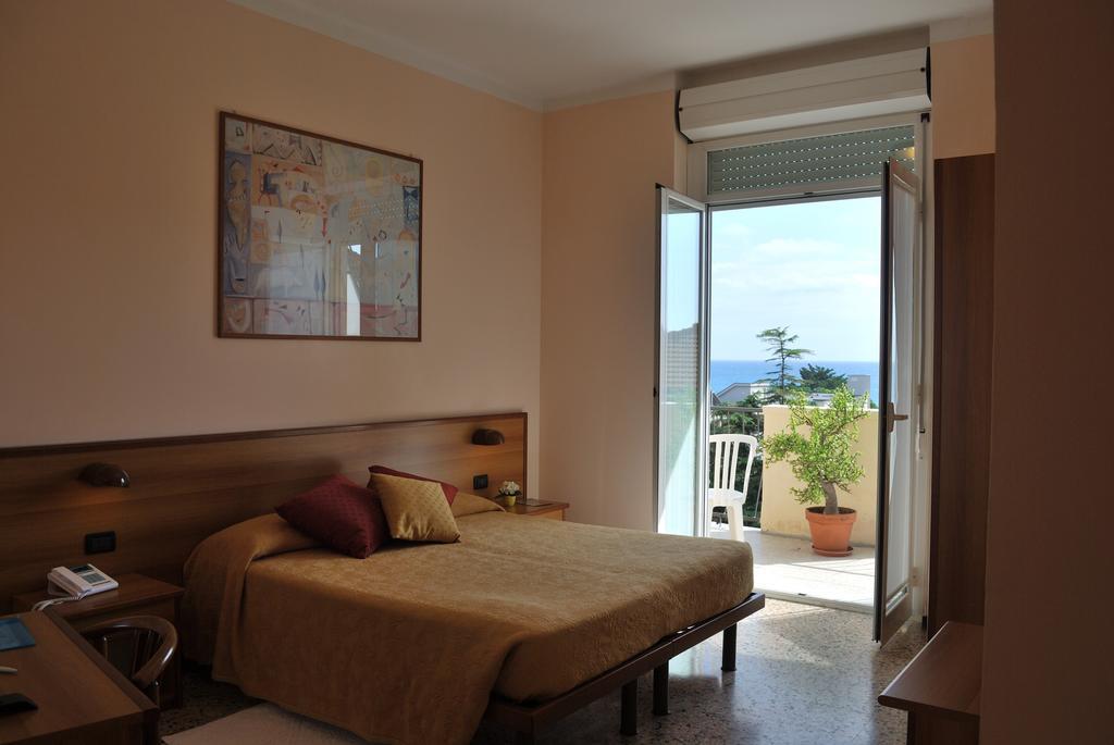 Hotel Galleano Лайгуэлья Номер фото