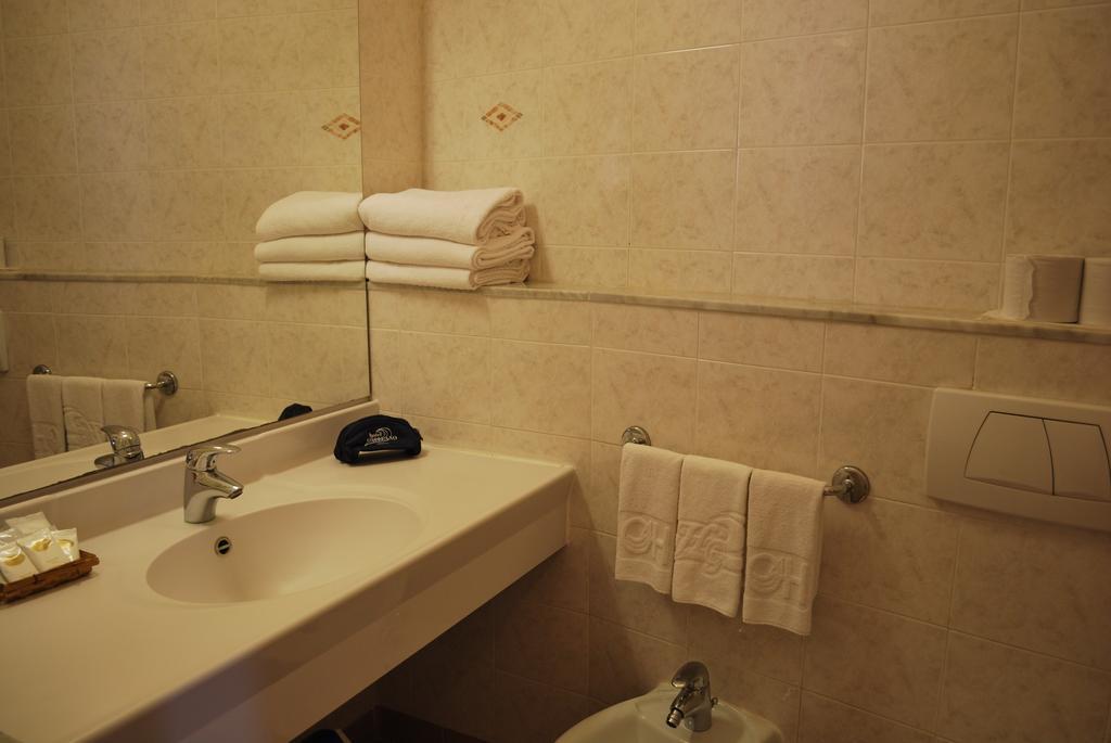 Hotel Galleano Лайгуэлья Номер фото